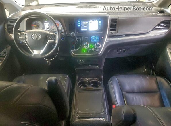 5TDXZ3DC8HS788464 2017 TOYOTA SIENNA Черный Вид панели приборов