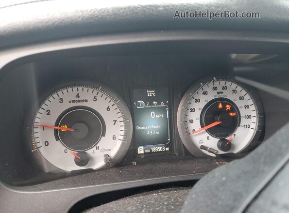 5TDXZ3DCXJS953016 2018 TOYOTA SIENNA White ხელსაწყოთა პანელის ხედი