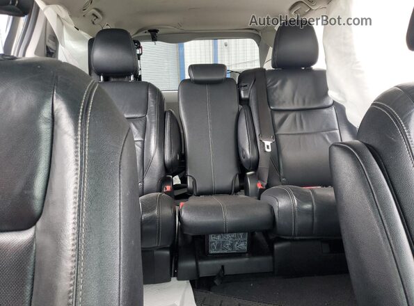 5TDXZ3DCXJS953016 2018 TOYOTA SIENNA White უკანა სავარძლების ხედი
