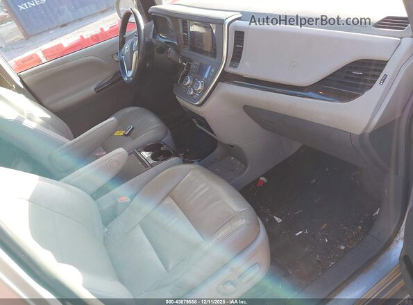 5TDYZ3DC2HS872588 2017 TOYOTA LE Серебряный Вид салона спереди