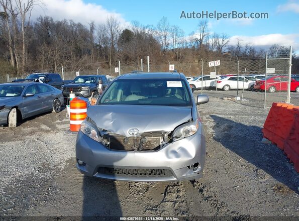 5TDYZ3DC2HS872588 2017 TOYOTA LE Серебряный Вид щитка приборов