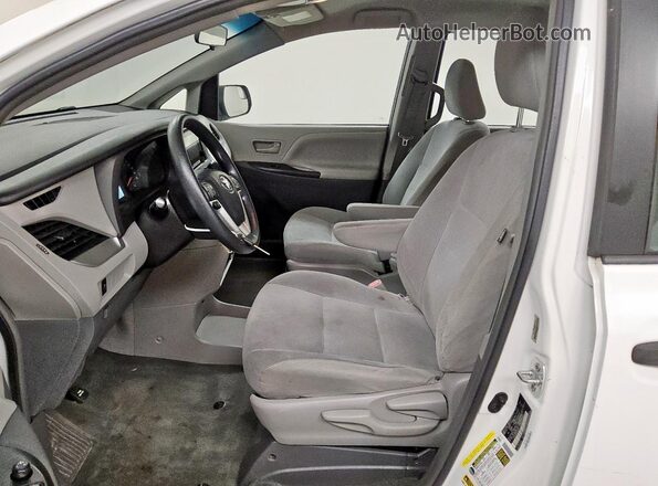 5TDZK3DC5GS700871 2016 TOYOTA SIENNA Белый Вид салона спереди
