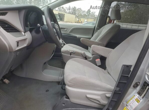 5TDZZ3DC2LS030234 2020 TOYOTA SIENNA Silver Սալոնի դիմացի տեսք