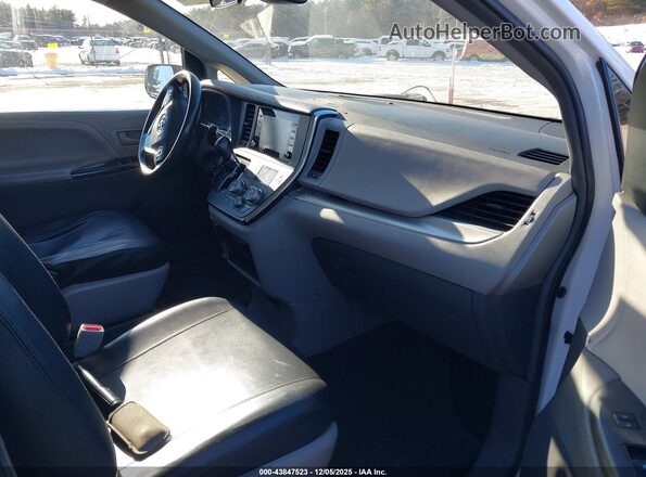 5TDZZ3DC8JS955596 2018 TOYOTA SIENNA Белый Вид салона спереди