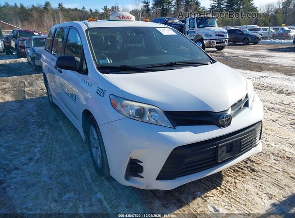 5TDZZ3DC8JS955596 2018 TOYOTA SIENNA Белый Передняя правая четверть