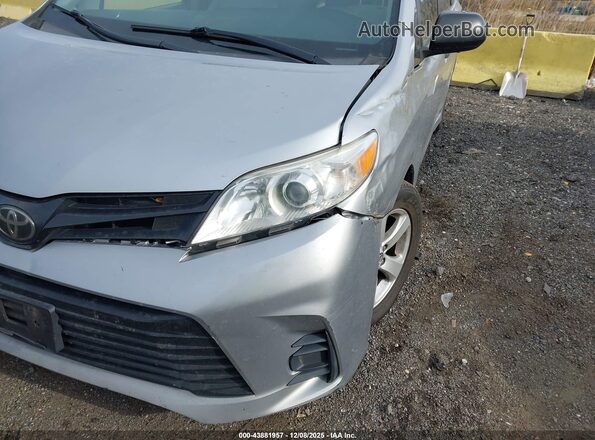 5TDZZ3DC8JS959924 2018 TOYOTA SIENNA Серебряный Вид спереди