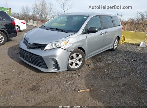 5TDZZ3DC8JS959924 2018 TOYOTA SIENNA Серебряный Передняя левая четверть
