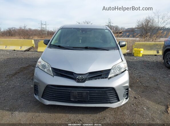 5TDZZ3DC8JS959924 2018 TOYOTA SIENNA Серебряный Вид щитка приборов