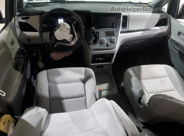 5TDZZ3DC9JS919156 2018 TOYOTA SIENNA Silver Вид панелі приладів