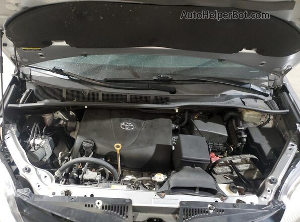 5TDZZ3DC9JS919156 2018 TOYOTA SIENNA Silver Вид підкапотного простору