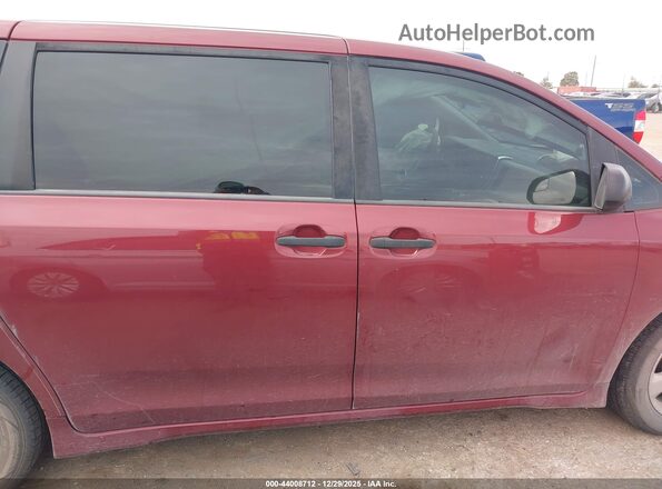 5TDZZ3DC9JS953680 2018 TOYOTA SIENNA Red Widok wnętrza z tyłu