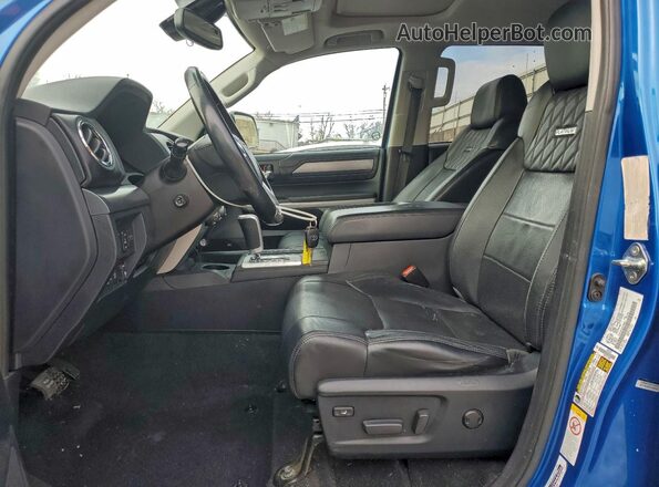 5TFAY5F10JX748461 2018 TOYOTA TUNDRA Синий Вид салона спереди