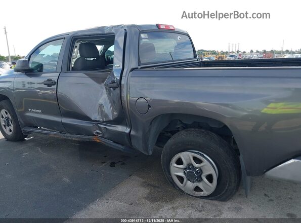 5TFDM5F15JX075627 2018 TOYOTA TUNDRA Серый Вид спереди