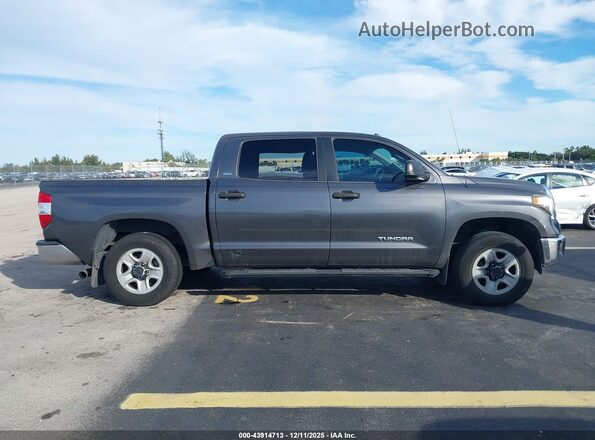 5TFDM5F15JX075627 2018 TOYOTA TUNDRA Серый Вид задней части салона