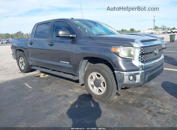 5TFDM5F15JX075627 2018 TOYOTA TUNDRA Серый Передняя правая четверть