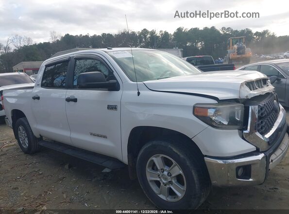 5TFEY5F12JX239263 2018 TOYOTA TUNDRA Белый Вид задней части салона