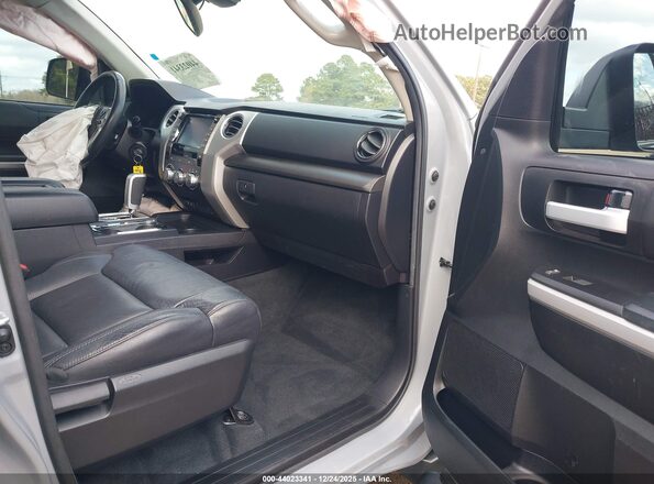 5TFEY5F18MX287046 2021 TOYOTA TUNDRA Light Blue Вид салона спереди