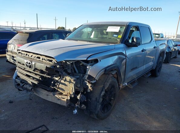 5TFLA5DB4PX086076 2023 TOYOTA TUNDRA Серебряный Передняя левая четверть