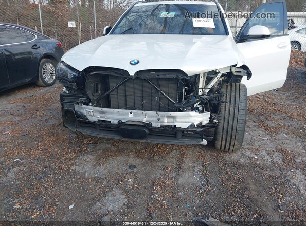 5UX13EU09R9T85018 2024 BMW X5 Белый Вид спереди