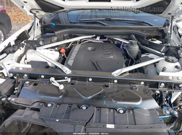 5UX13EU09R9T85018 2024 BMW X5 Белый Вид сзади