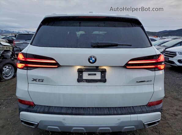 5UX13EU0XT9086063 2026 BMW X5 Белый Вид салона спереди