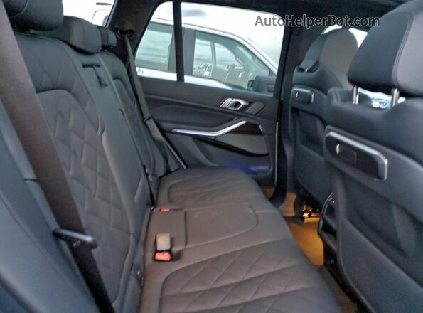 5UX13EU0XT9086063 2026 BMW X5 Белый Вид задней части салона