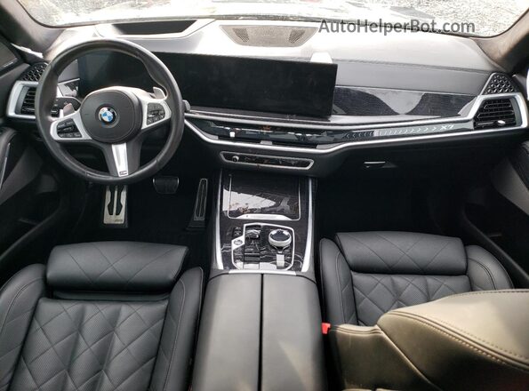 5UX23EM01P9P90503 2023 BMW X7 Black Widok deski rozdzielczej