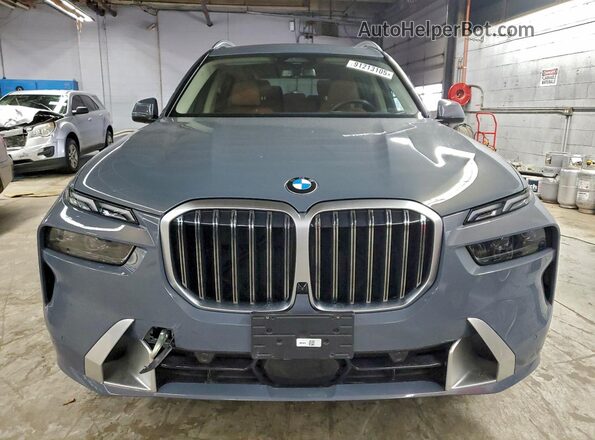 5UX23EM02R9V75831 2024 BMW X7 Gray Вид спереду