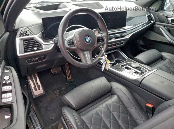 5UX23EM04P9P64302 2023 BMW X7 Black Widok deski rozdzielczej