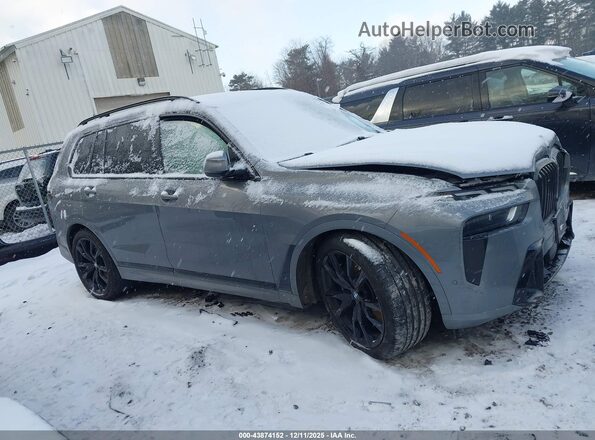 5UX23EM04P9R18295 2023 BMW X7 Gray Rear interior view