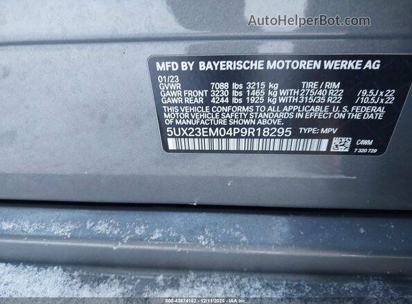 5UX23EM04P9R18295 2023 BMW X7 Gray Engine compartment view
