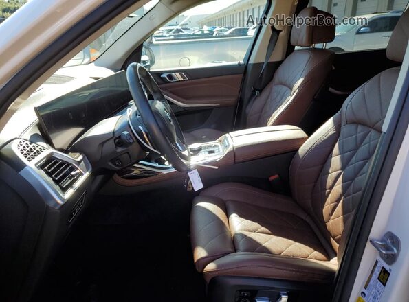5UX23EM04R9U60129 2024 BMW X7 White Front interior view