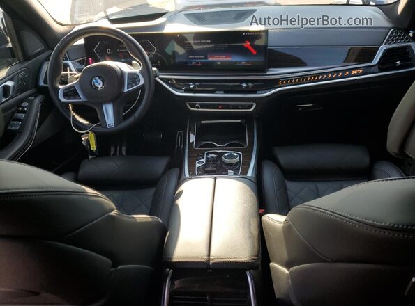 5UX23EM05P9R34957 2023 BMW X7 Black Vista del salpicadero