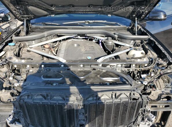 5UX23EM05P9R34957 2023 BMW X7 Black Vista del compartimento del motor