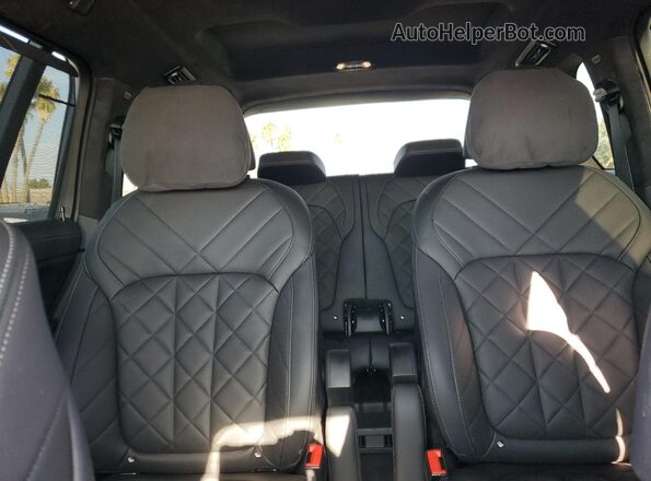 5UX23EM05P9R34957 2023 BMW X7 Black Vista de los asientos traseros