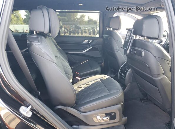 5UX23EM05P9R34957 2023 BMW X7 Black Vista interior trasera