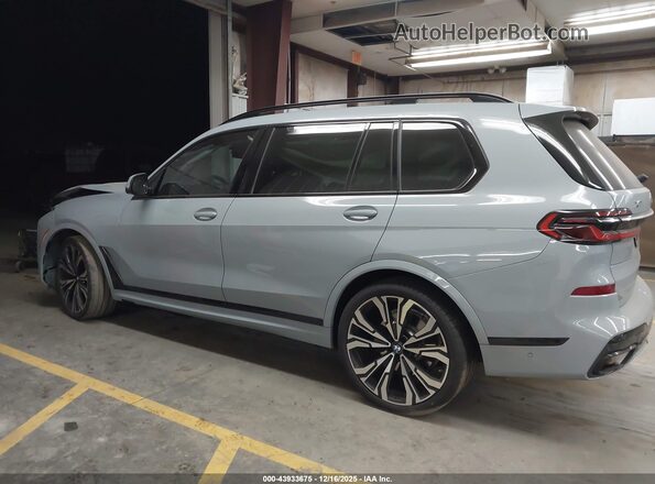 5UX23EM05P9R58577 2023 BMW X7 Blue Vista interior de 360 grados