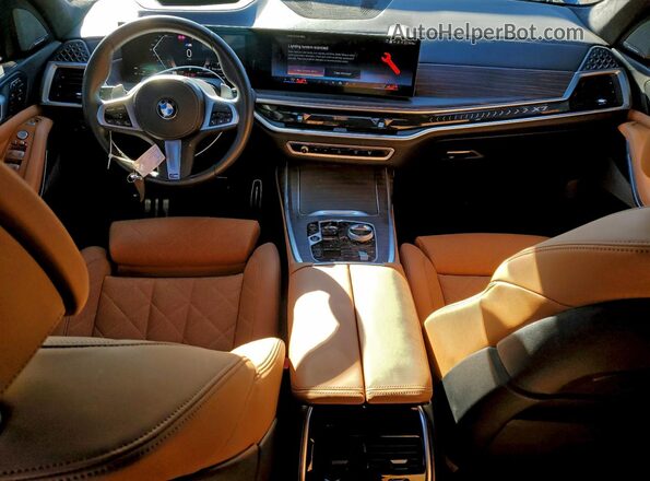 5UX23EM05R9U65971 2024 BMW X7 Blue Dashboard view