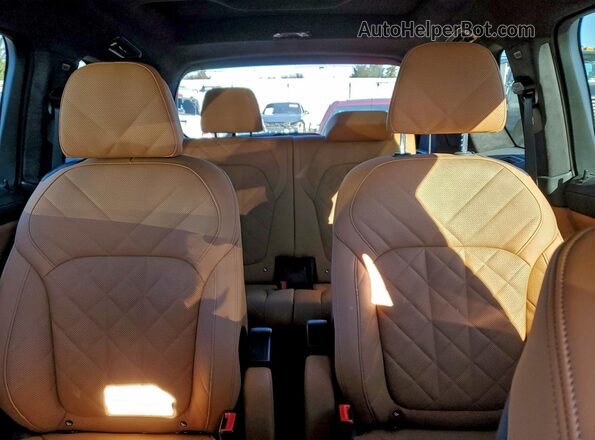 5UX23EM05R9U65971 2024 BMW X7 Blue Rear seats view