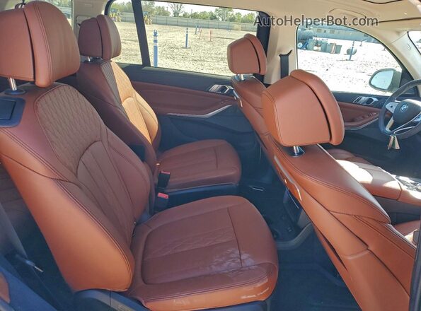 5UX23EM07P9P96161 2023 BMW X7 White Вид задньої частини салону