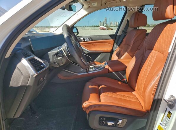 5UX23EM07P9P96161 2023 BMW X7 White Вид салону спереду