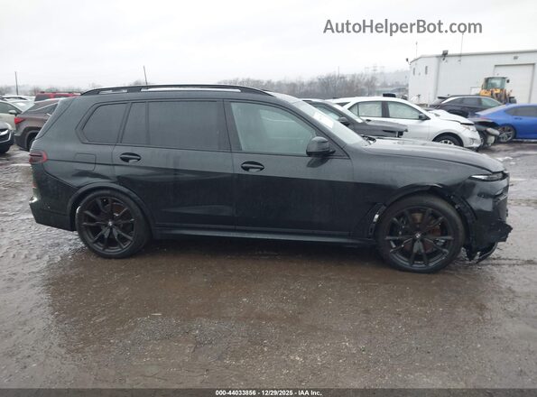 5UX23EM07S9X63640 2025 BMW X7 Black Widok wnętrza z tyłu