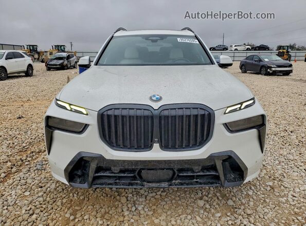 5UX23EM08P9R39909 2023 BMW X7 White Front view