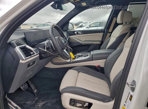 5UX23EM08P9R39909 2023 BMW X7 White Front interior view