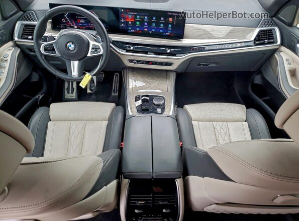 5UX23EM08P9R39909 2023 BMW X7 White Dashboard view