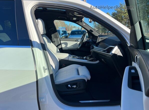 5UX23EM09P9P49780 2023 BMW X7 White Вид спереду