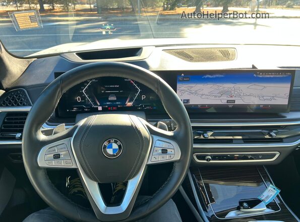 5UX23EM09P9P49780 2023 BMW X7 White Вид салону спереду