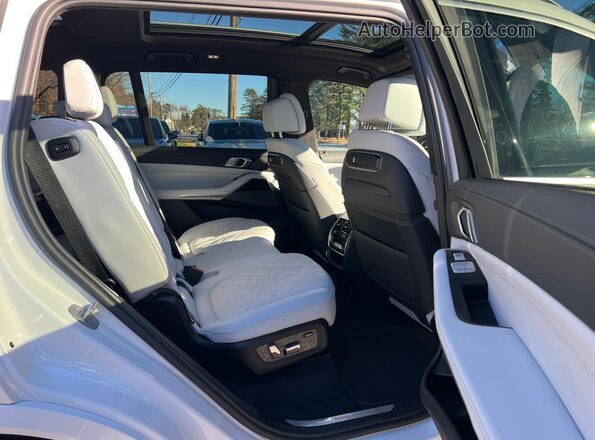 5UX23EM09P9P49780 2023 BMW X7 White Вид ззаду