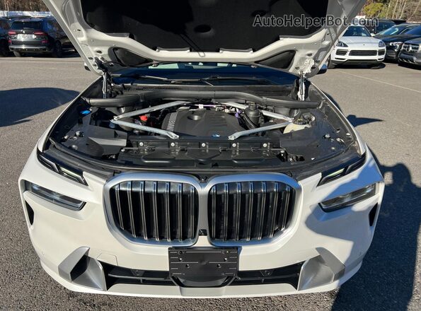 5UX23EM09P9P49780 2023 BMW X7 White Вид панелі приладів
