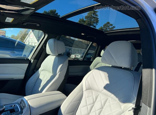 5UX23EM09P9P49780 2023 BMW X7 White Вид задньої частини салону